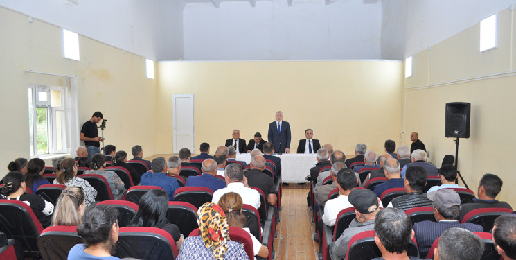 Sabirabad Rayon İcra Hakimiyyətinin başçısı Siraqəddin Cabbarovun növbəti səyyar görüş-qəbulu Qaraağac kəndində keçirilmişdir